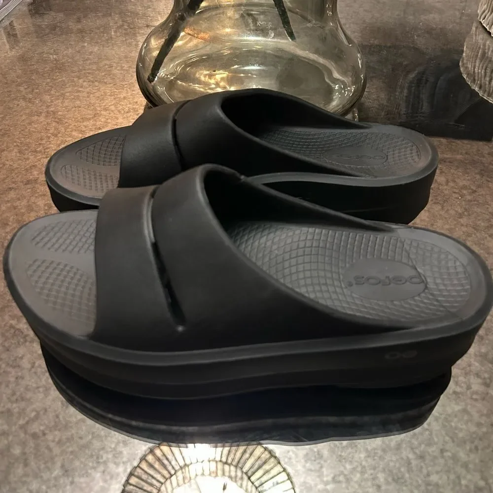 OOFOS Gender Inclusive OOahh Slide Sandal